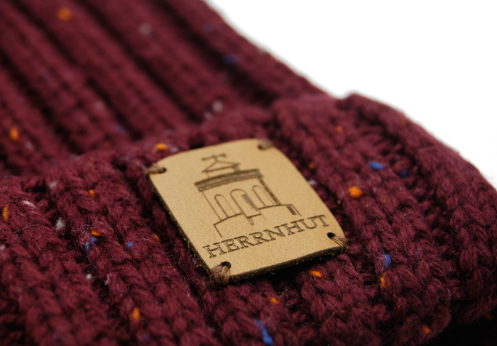 Herrnhut Collection Mütze Detail mit Lederpatch