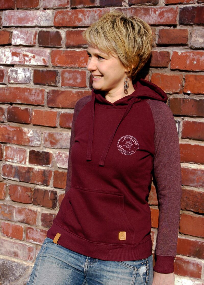 Herrnhut Collection Hoody mit Druck und Lederpatch