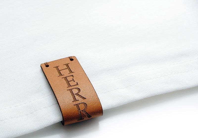 Herrnhut Collection Hoody Detail mit Lederpatch